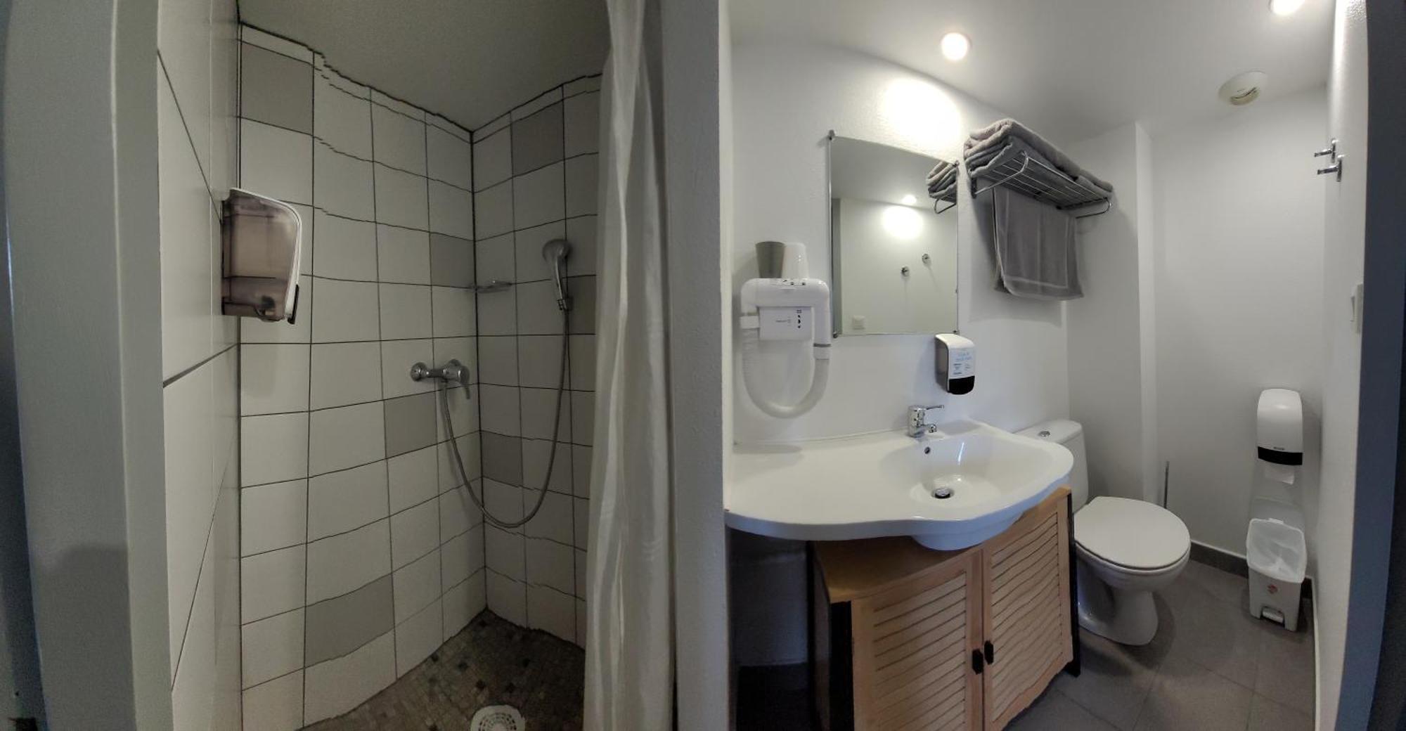 Hotel Le Vanseen Les Vans Exterior foto
