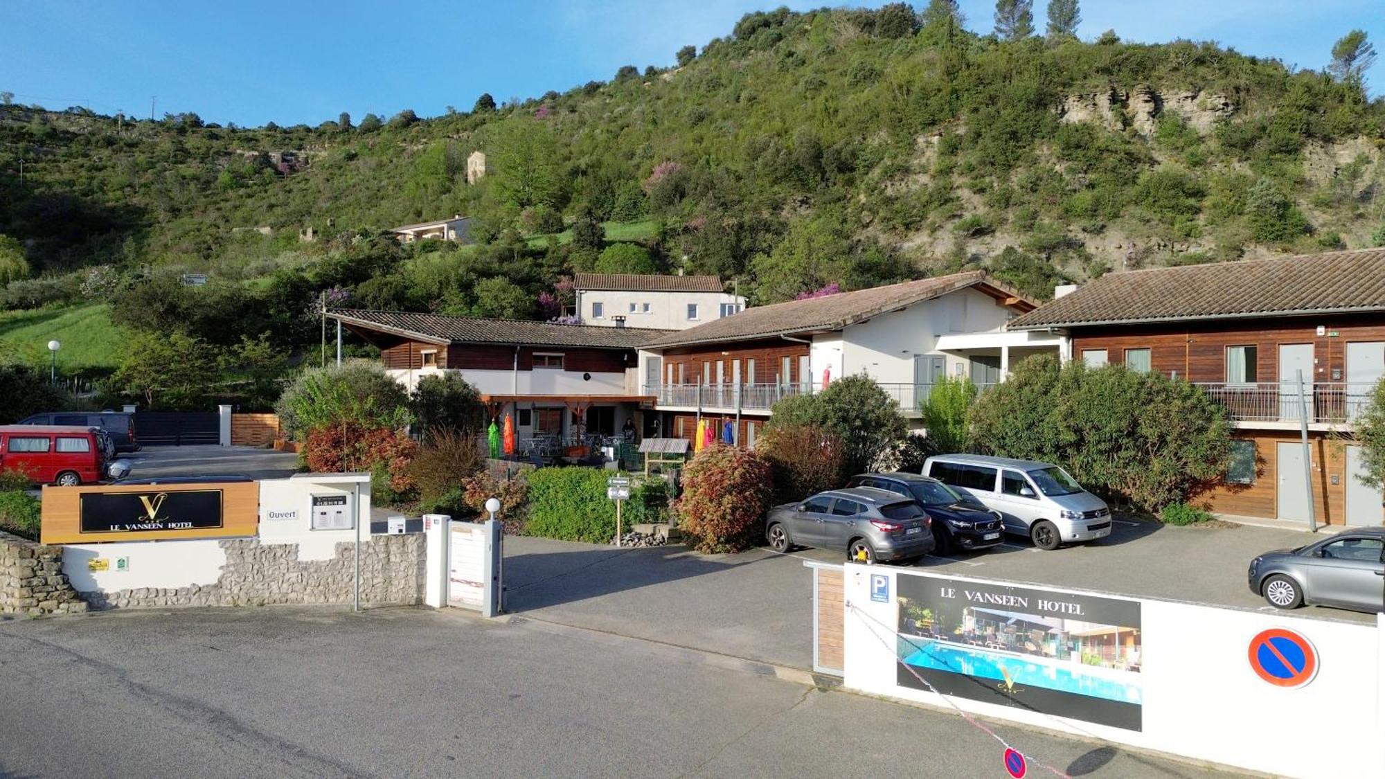 Hotel Le Vanseen Les Vans Exterior foto