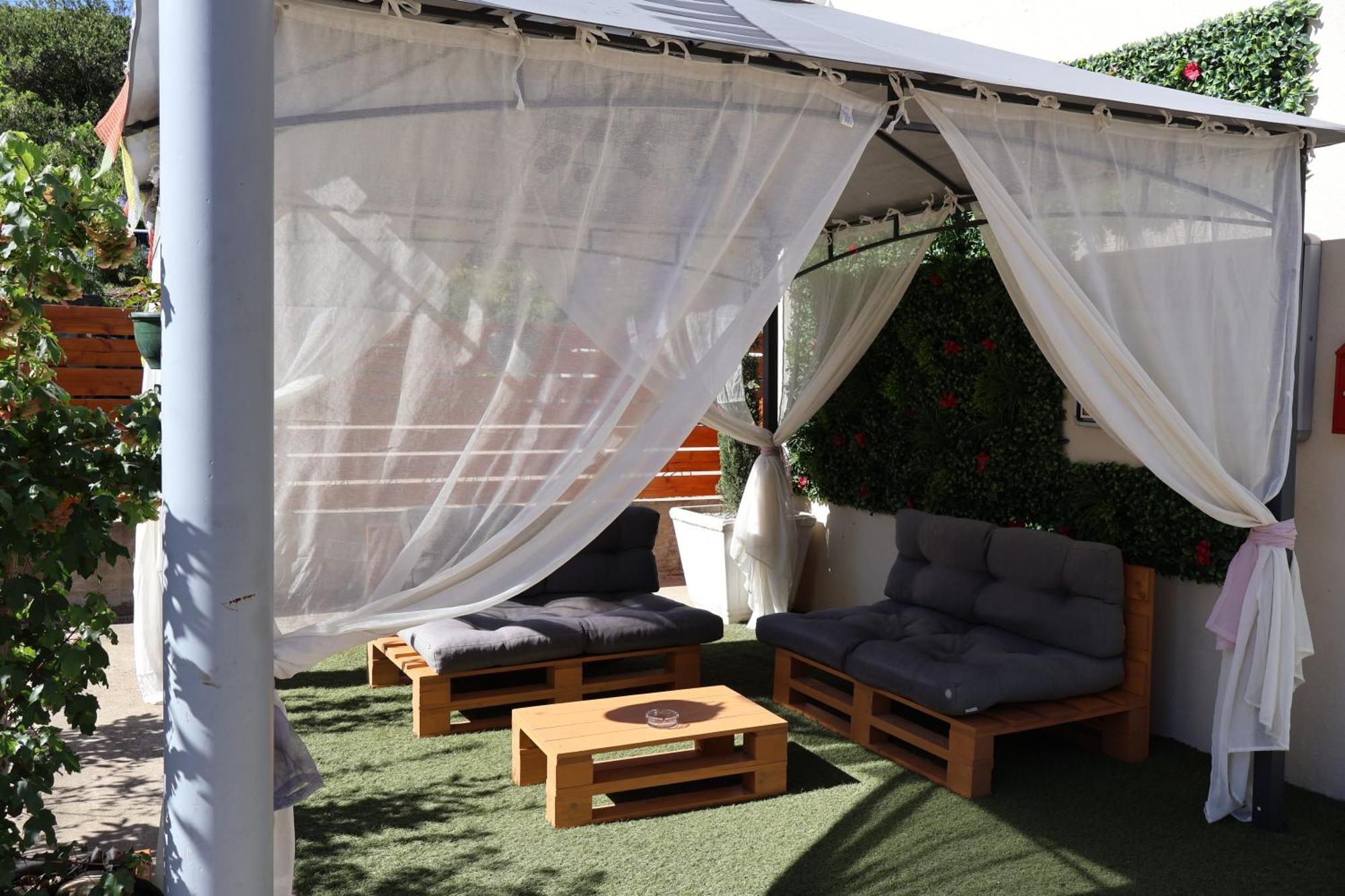 Hotel Le Vanseen Les Vans Exterior foto