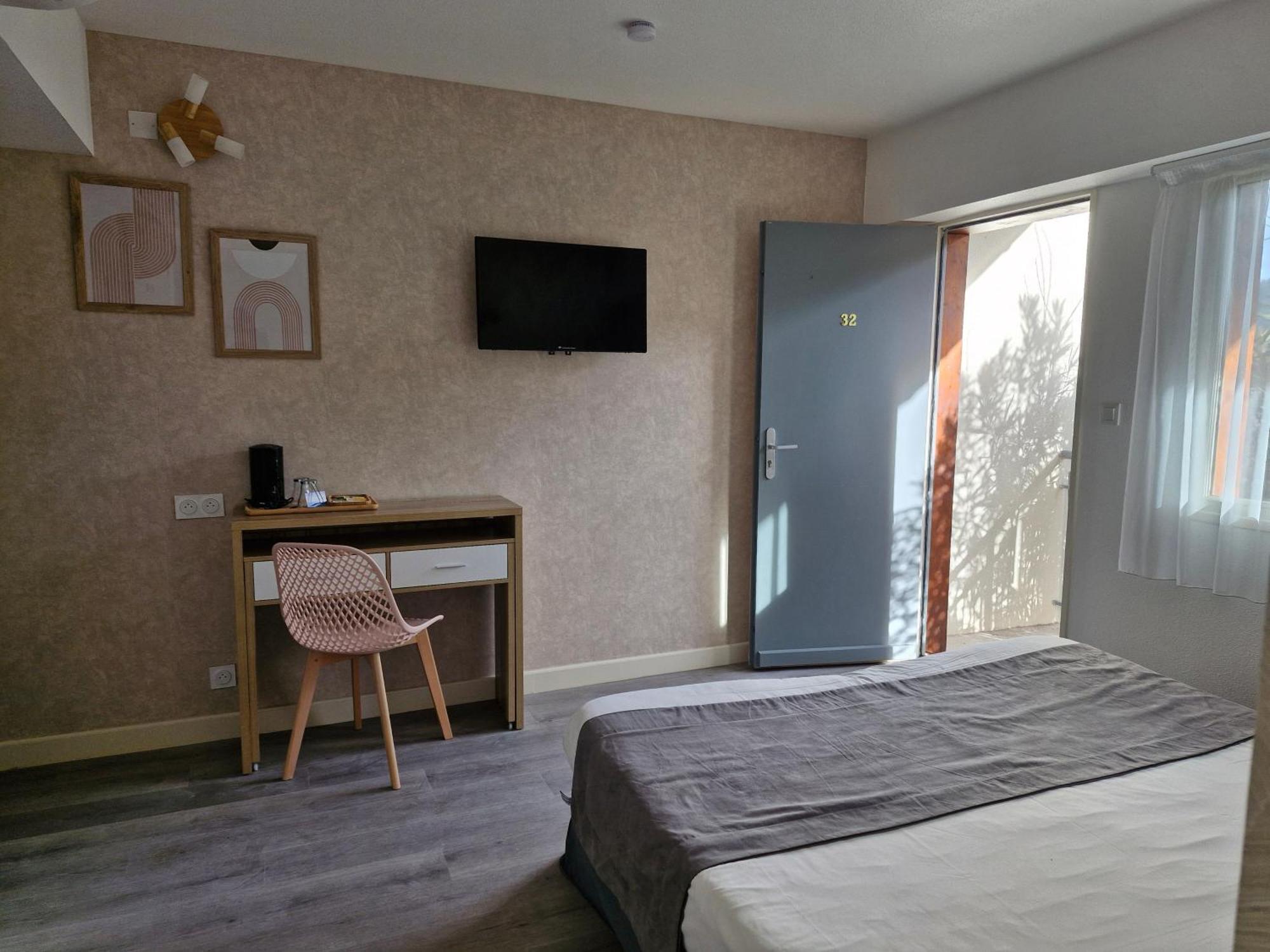 Hotel Le Vanseen Les Vans Exterior foto